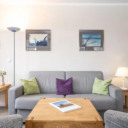 Apartment 405, Seepark *